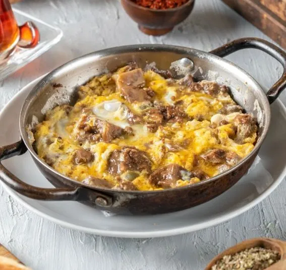 Kavurmalı Omlet