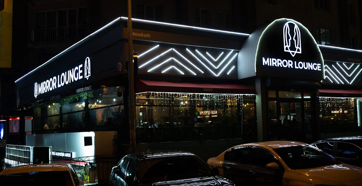 MİRROR LOUNGE