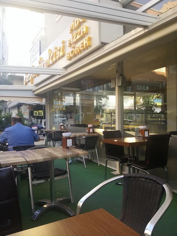 Meşhur Sarıyer Börekçisi