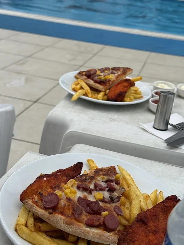 Academia Cafe & Restaurant