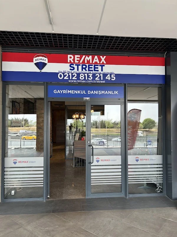 REMAX STREET: Mete Fatih Avlanmaz - Küçükçekmece, İstanbul