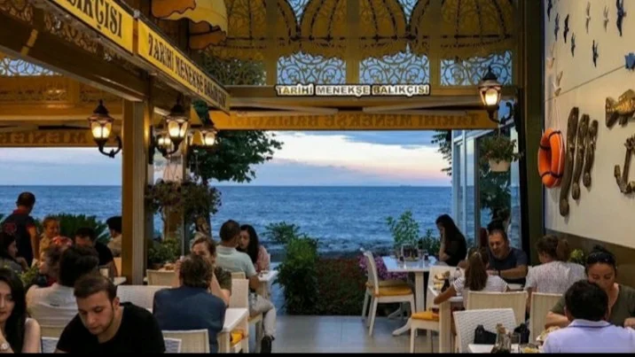 Tarihi Menekşe Balıkçısı