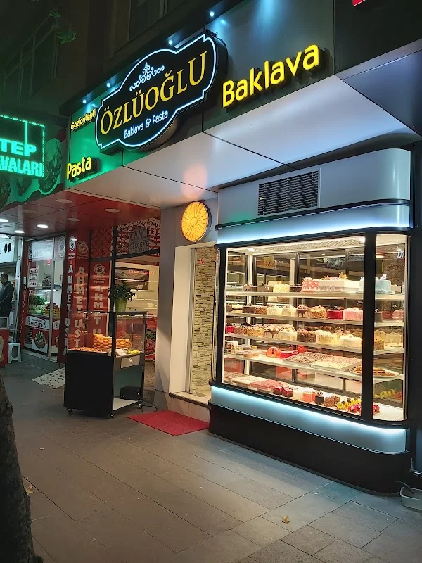ÖZLÜOĞLU BAKLAVA & PASTA