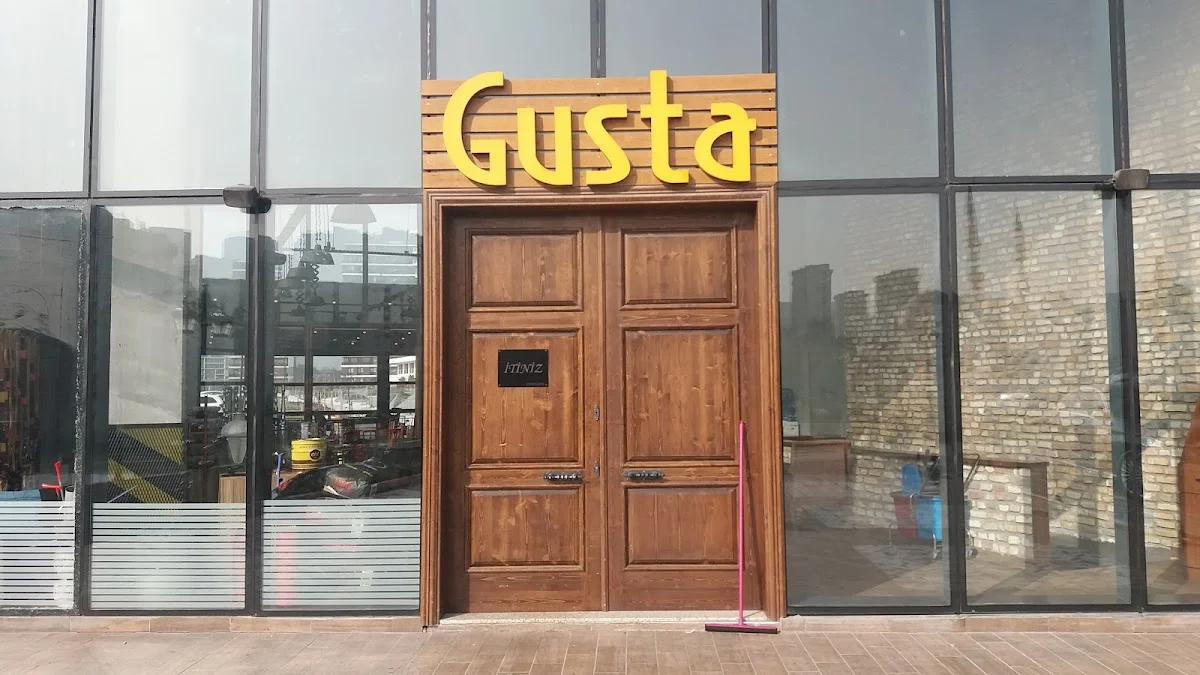 Gusta Bar & Restaurant