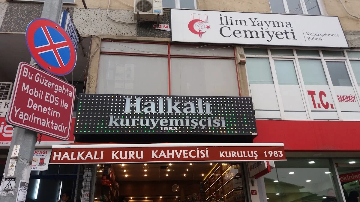 Halkalı Kuruyemişçisi