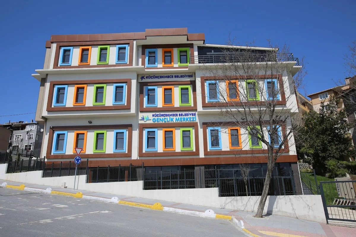 KÜÇÜKÇEKMECE BELEDİYESİ GENÇLİK MERKEZİ