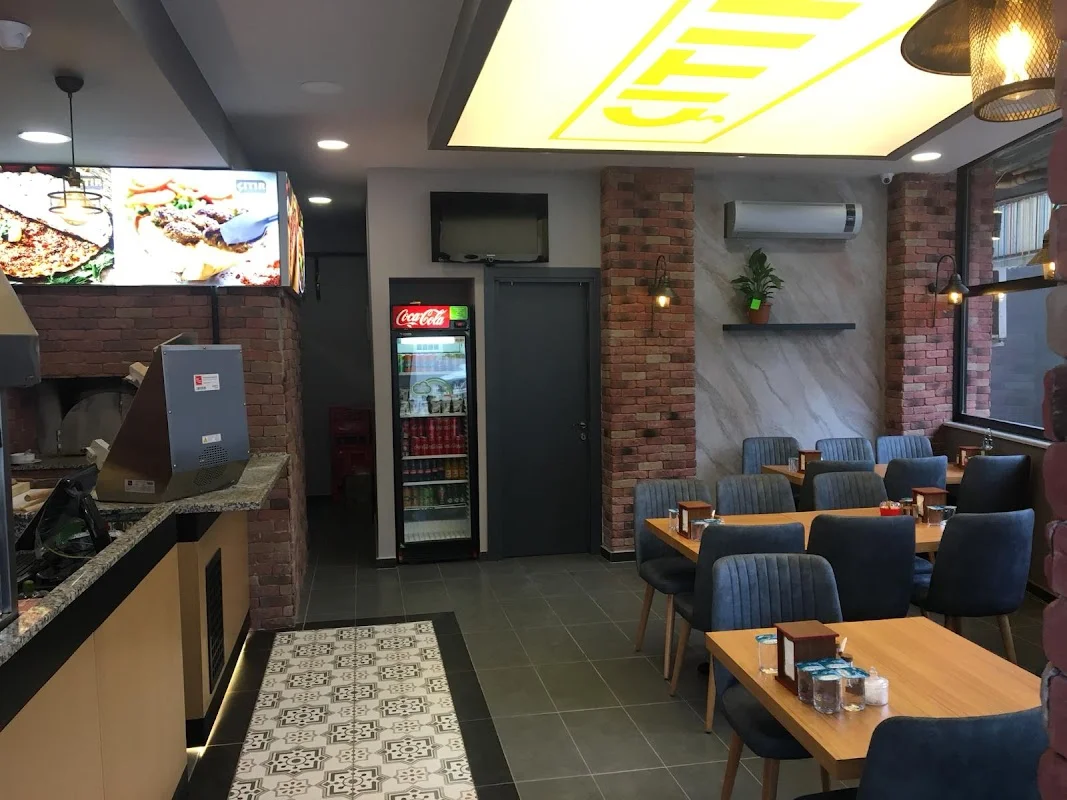 Uğur Köfte Izagara Salonu