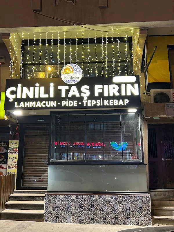 GAZİANTEPLİ KARDEŞLER ÇİNİLİ TAŞ FIRIN LAHMACUN & PİDE ÇEŞİTLERİ