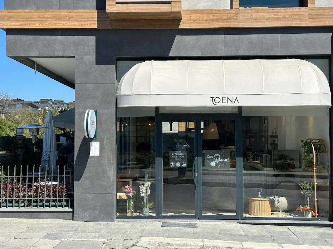 Toena Coffee & Pose
