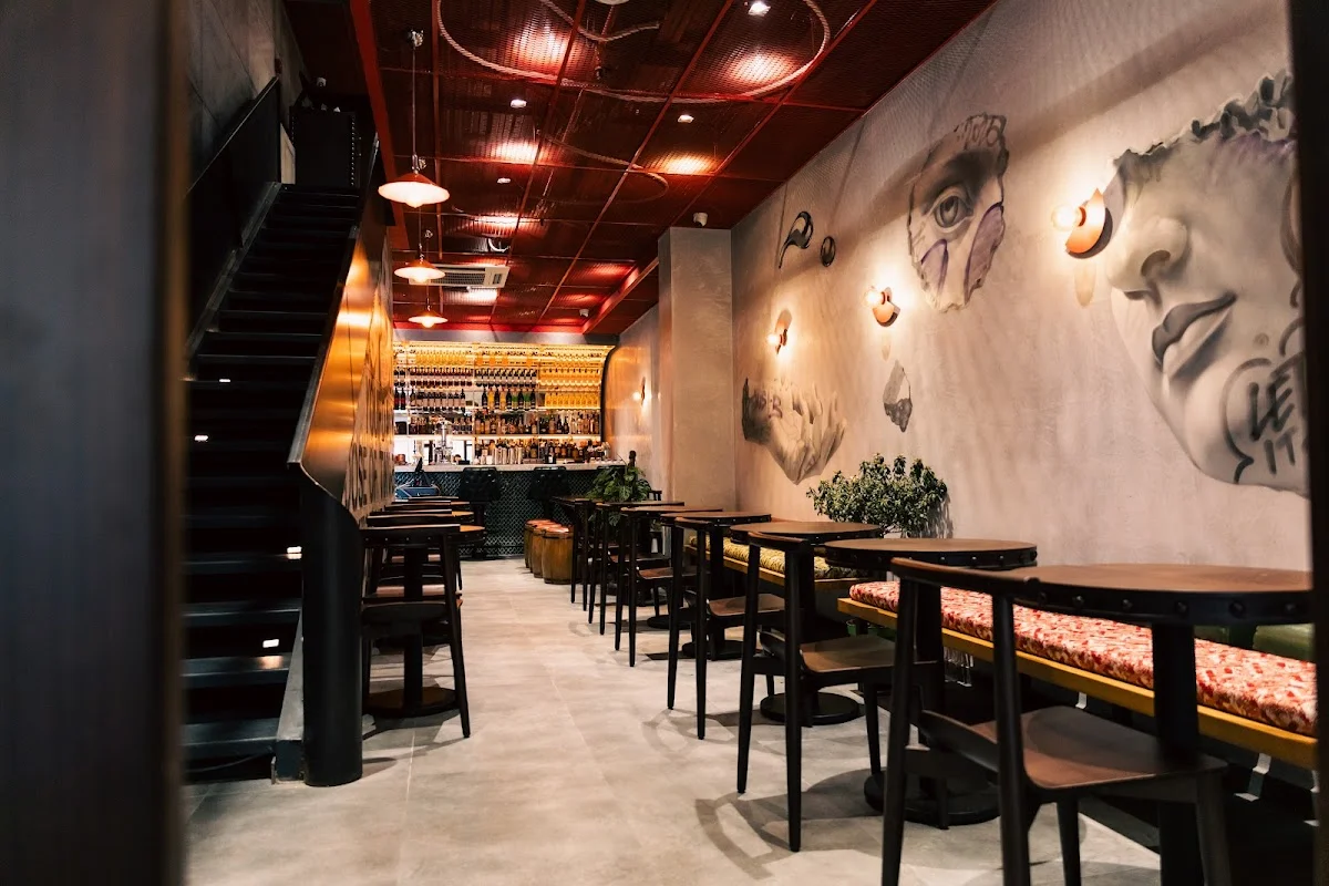 Two-B Restaurant & Bar