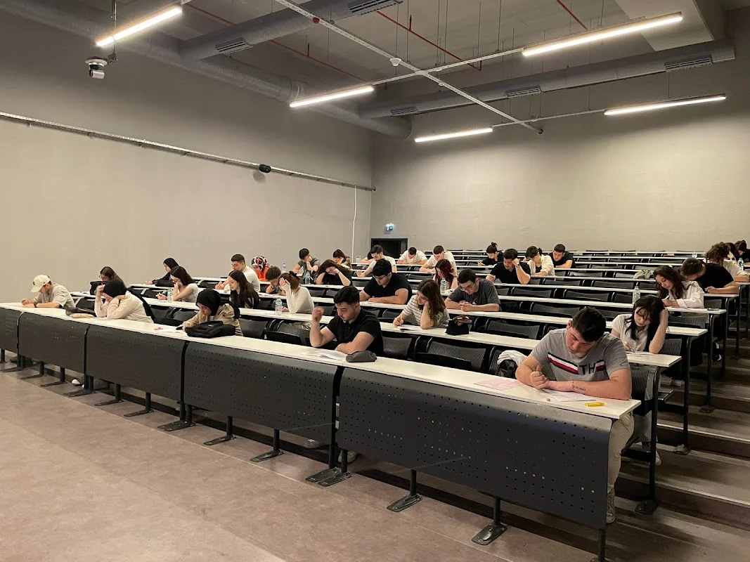 Özel Meridyen Anadolu Lisesi