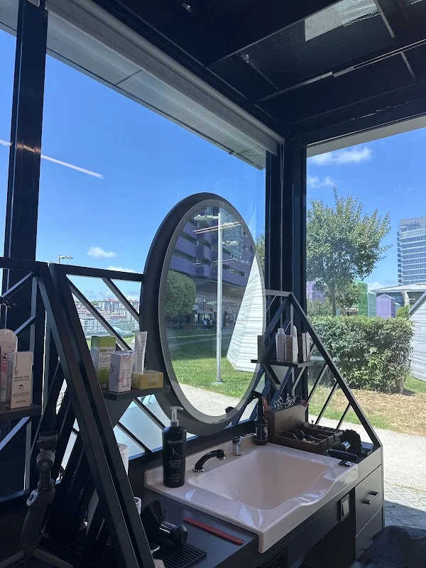 Gram Barbers Shop
