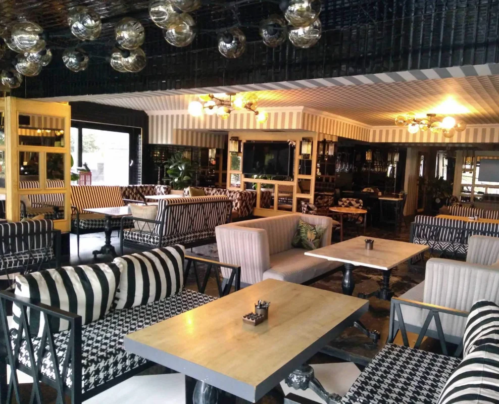 Balkon Cafe & Restaurant Etiler Şubesi
