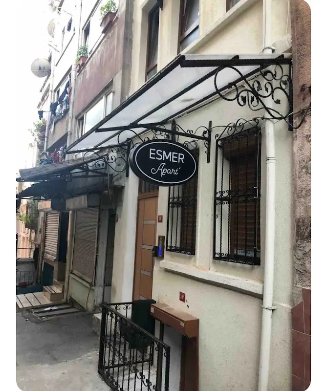 Esmer Apart