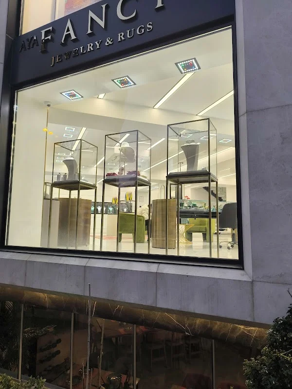 FANCY JEWELRY & RUGS