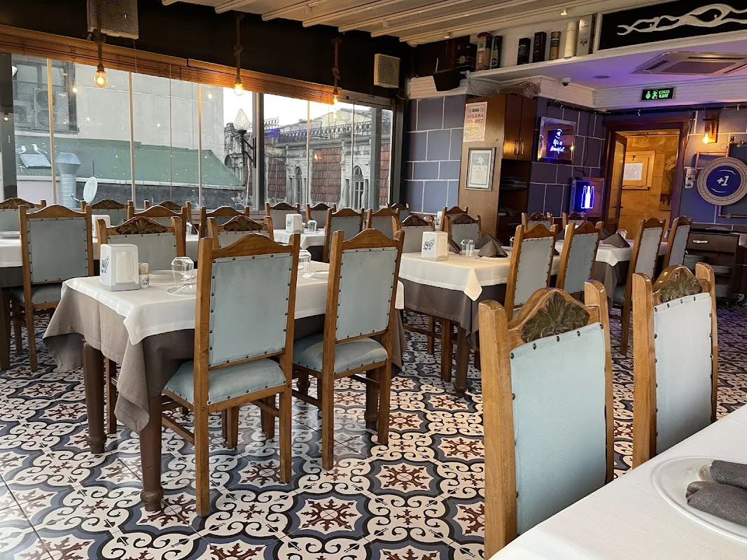 KARAKÖY AFRODİT RESTAURANT Бабушка и Дедушка