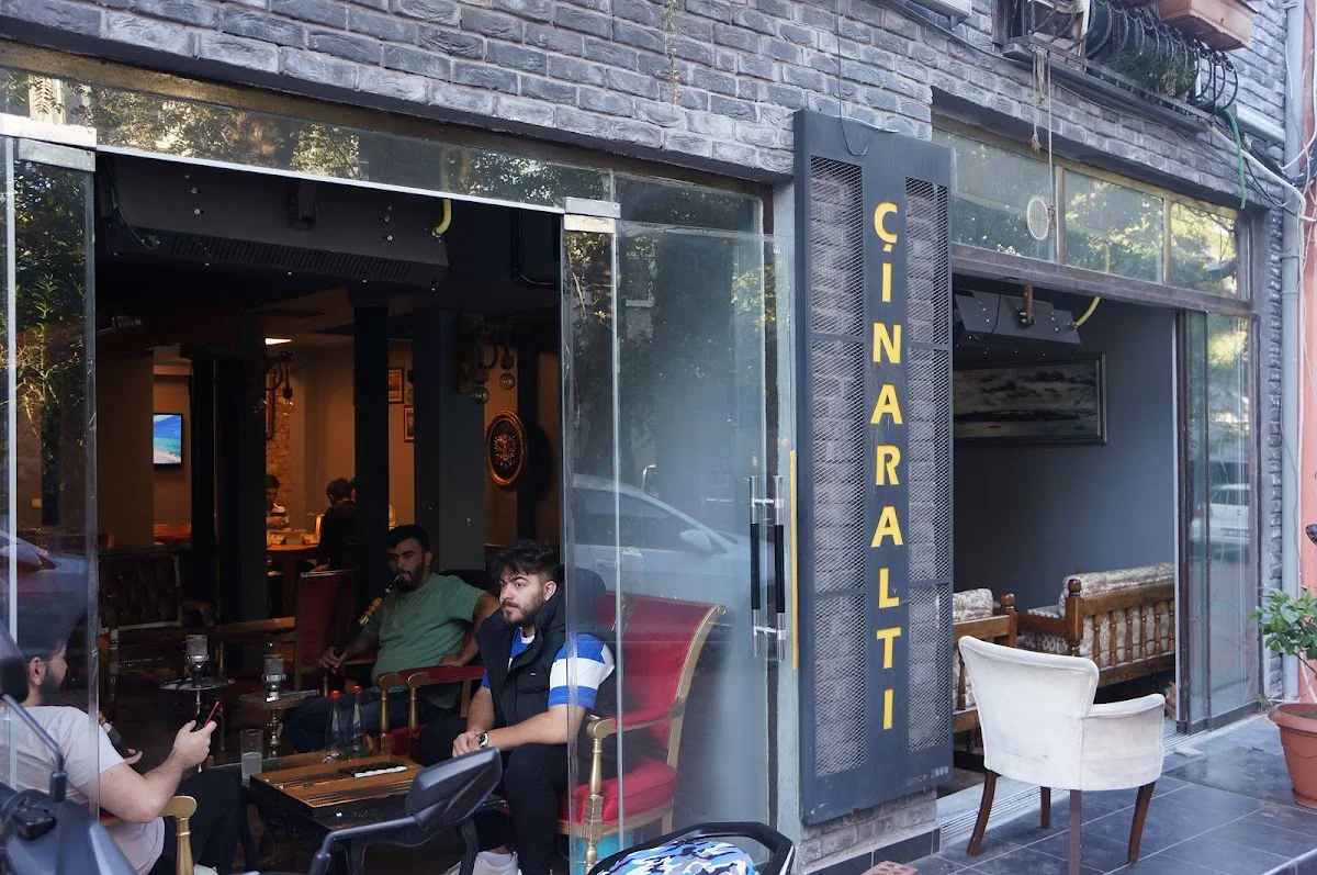 Tarihi Tophane Çınaraltı Nargile Cafe