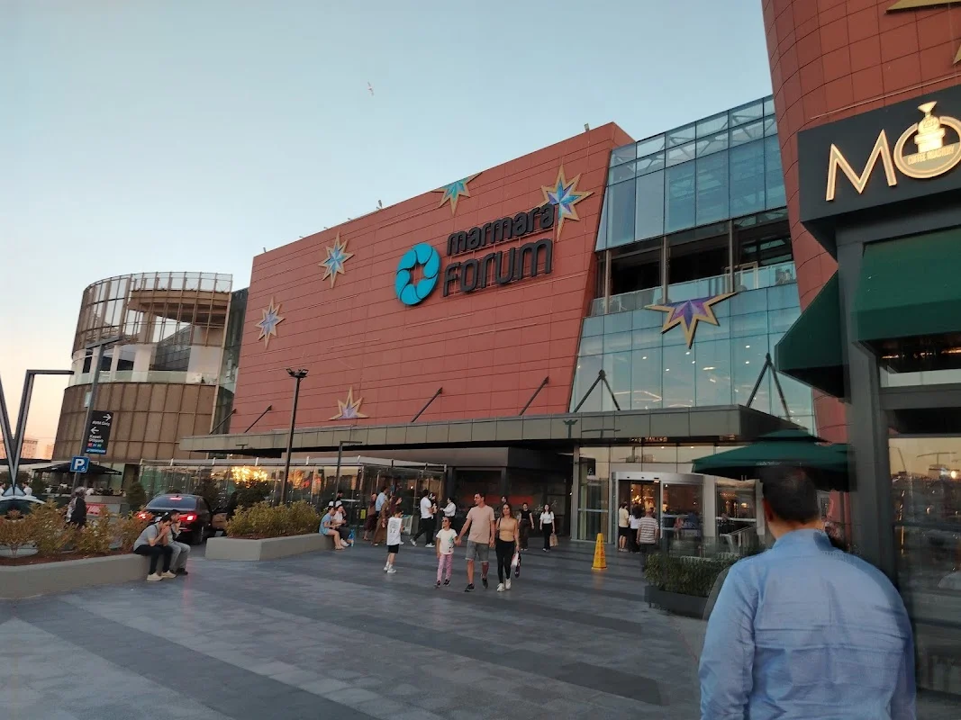 Marmara Forum yeşil otopark girişi