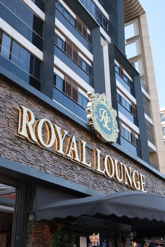 Royal Lounge