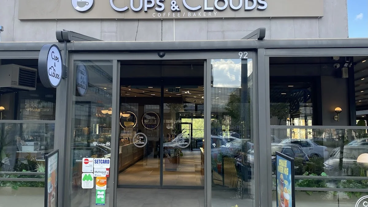 Cups & Clouds Coffee Çam ve Sakura Şehir Hastanesi