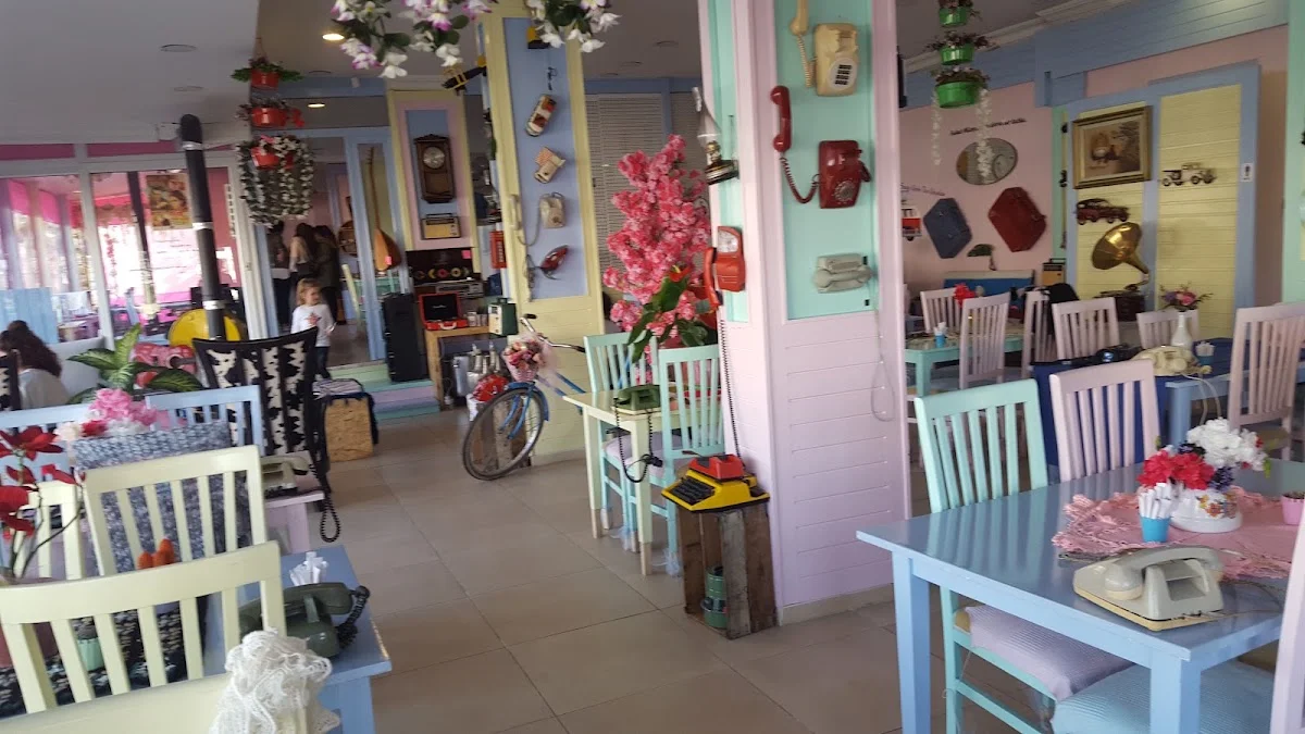 Ah Müzeyyen 70'ler Cafe - Büyükçekmece, İstanbul