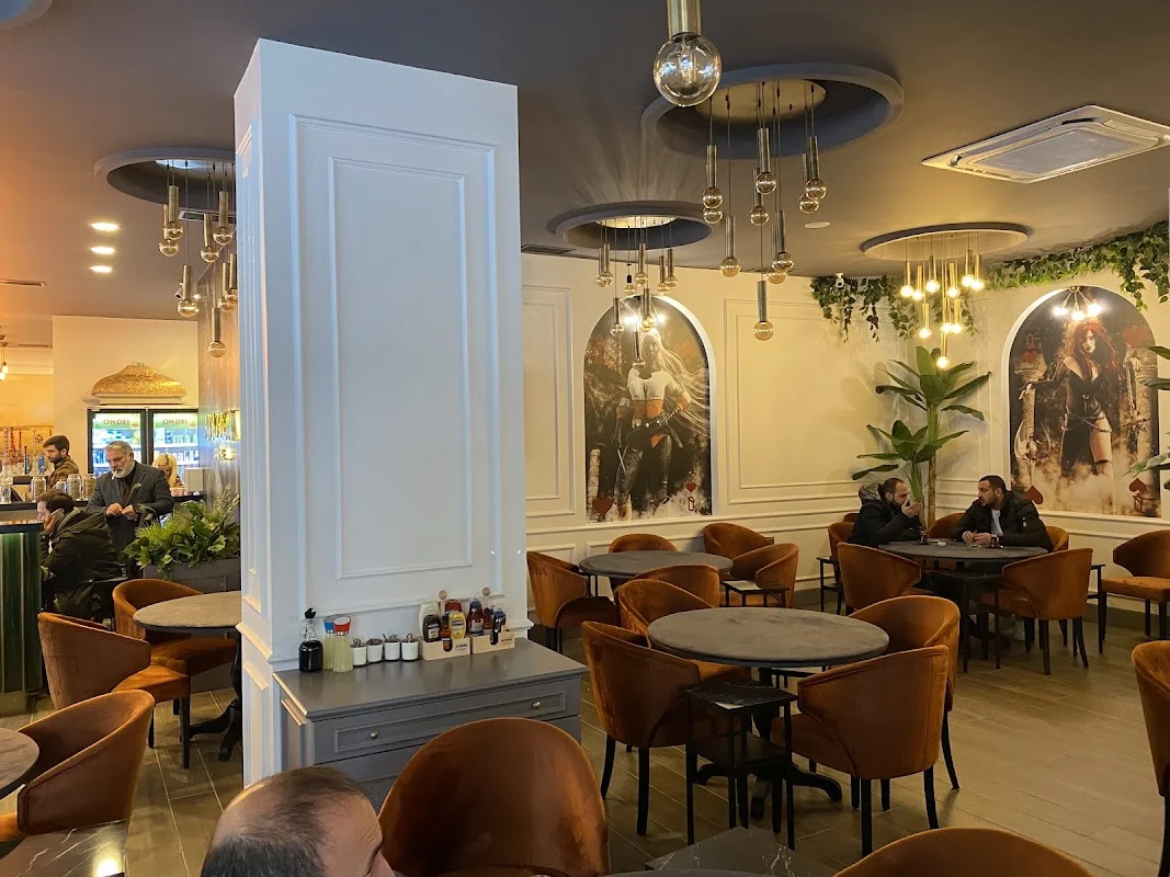 Amazzon Cafe Lounge