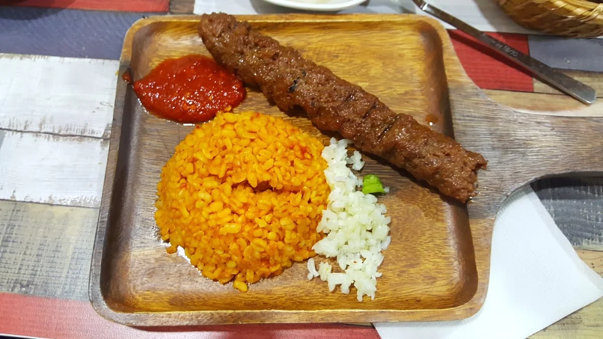 Annenin Yeri Kol Köfte Izgara - Bayrampaşa, İstanbul
