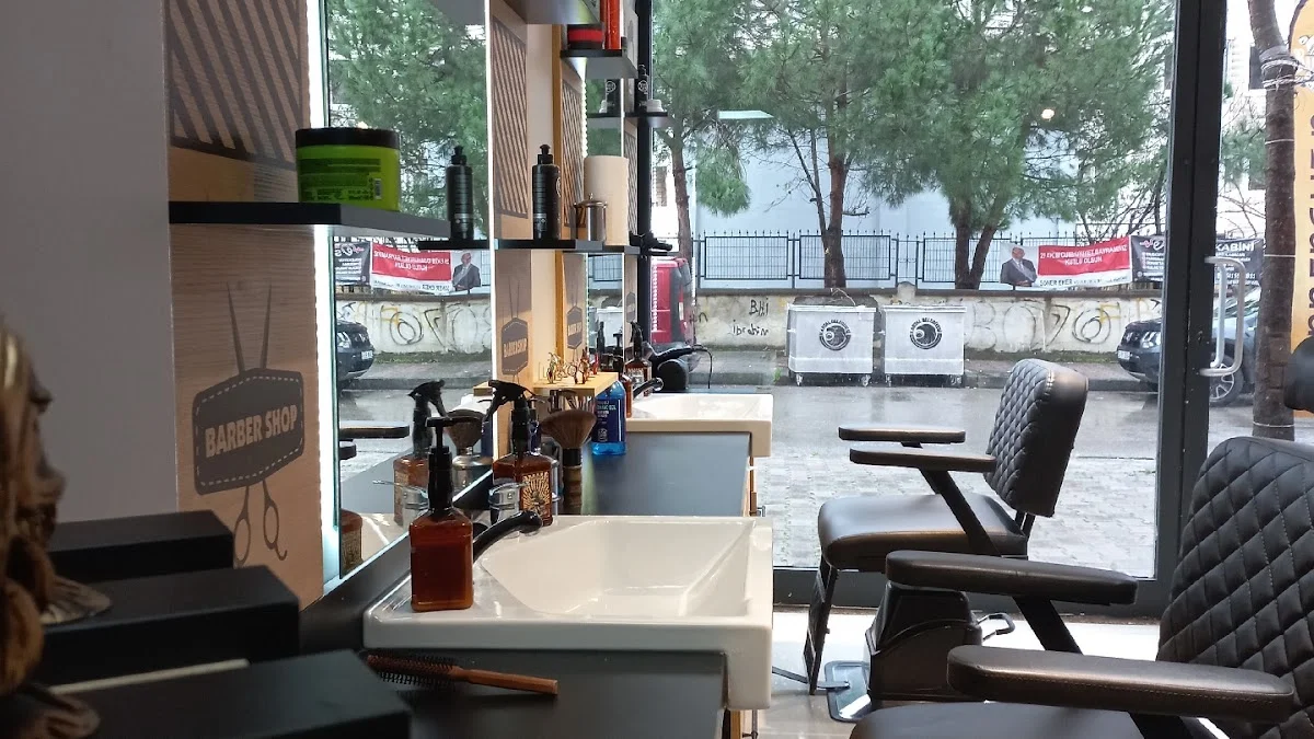 BARBERSHOP UĞURMUMCU