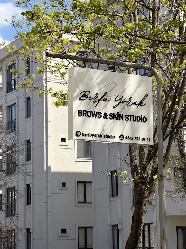 Berfu Yörük Brows & Skin Studio - Bakırköy, İstanbul