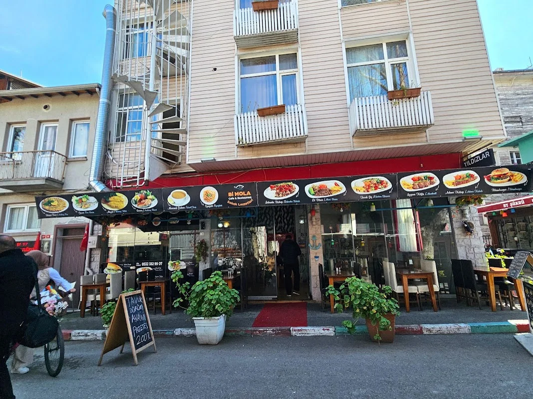 Bi Mola Cafe & Restaurant