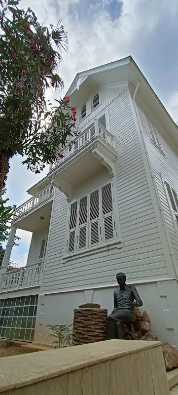 Burgazada Sait Faik Abası Yanık İlköğretim Okulu