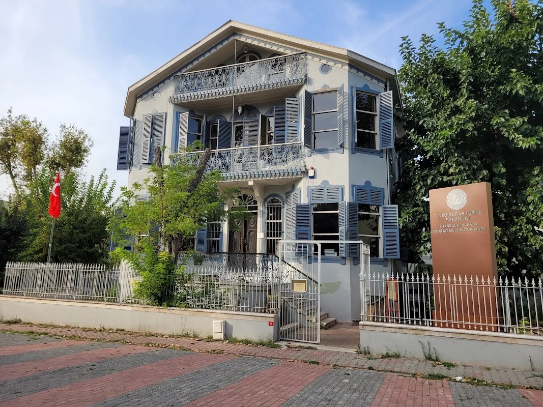 Büyükada Edebiyat Müze Kütüphanesi