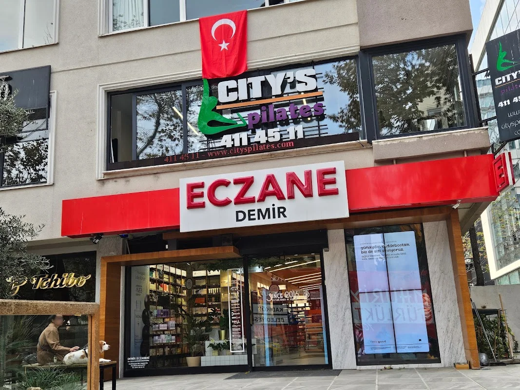 Demir Eczanesi