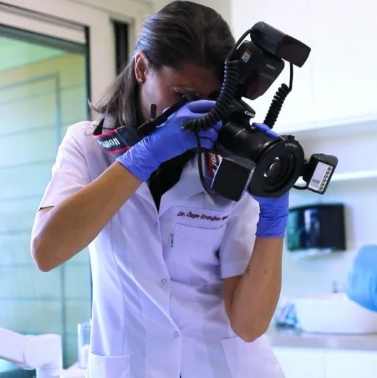 Dr. Dt. Özge Erdoğan Yılmaz, Diş Hekimi