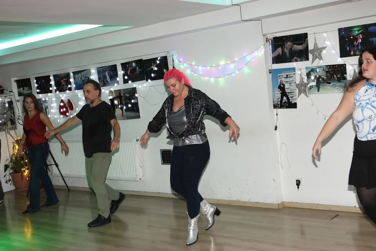 FasaFisa Sirtaki ve Zeibekiko Dans Okulu