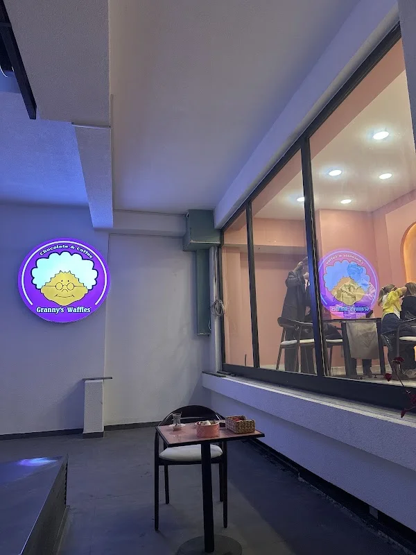 Grannys Waffles & Kumpir Acıbadem