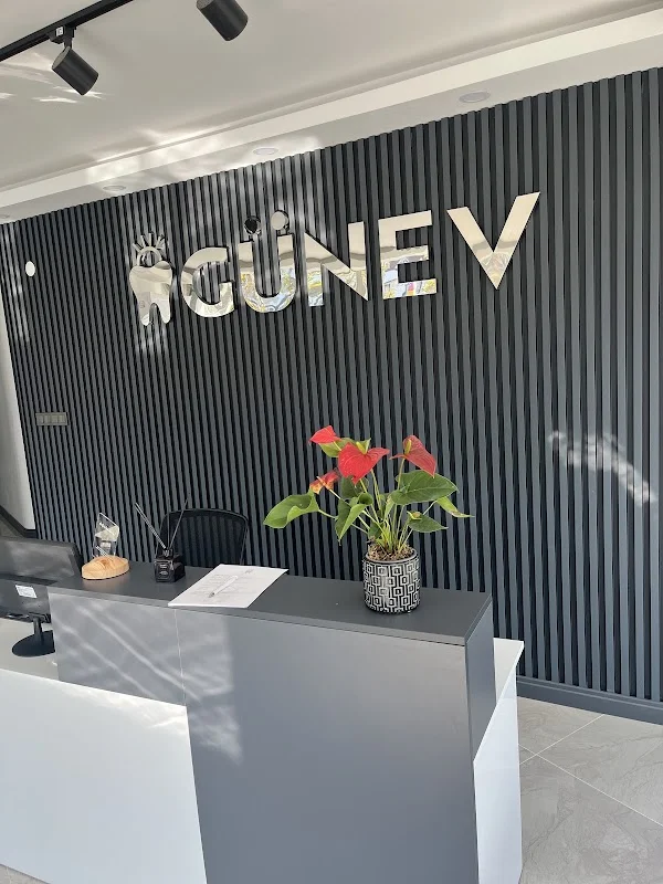GÜNEV ARNAVUTKÖY DİŞ / Diş Hekimi Berkay GÜNAŞTI & Diş Hekimi Doğukan EVCİL - Arnavutköy, İstanbul