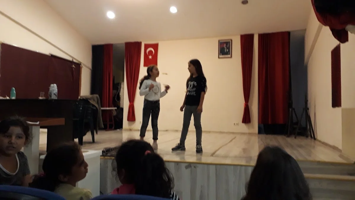 Hüviyet Bekir İlkokulu