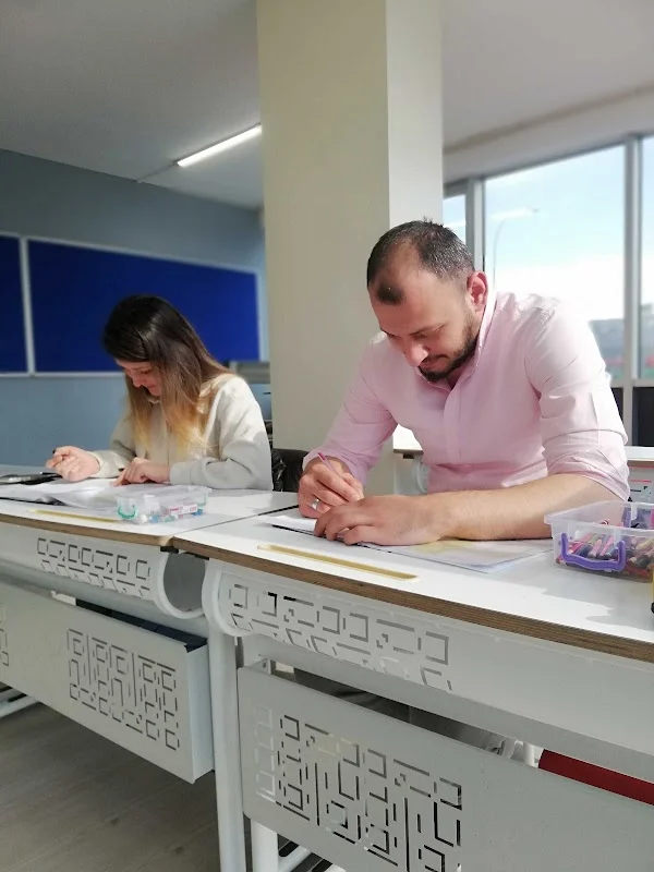 Kılavuz Akademi Dil ve Eğitim Kurs Merkezi