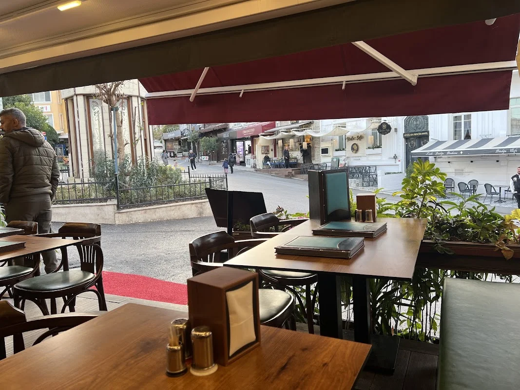 Lady Cafe restaurant