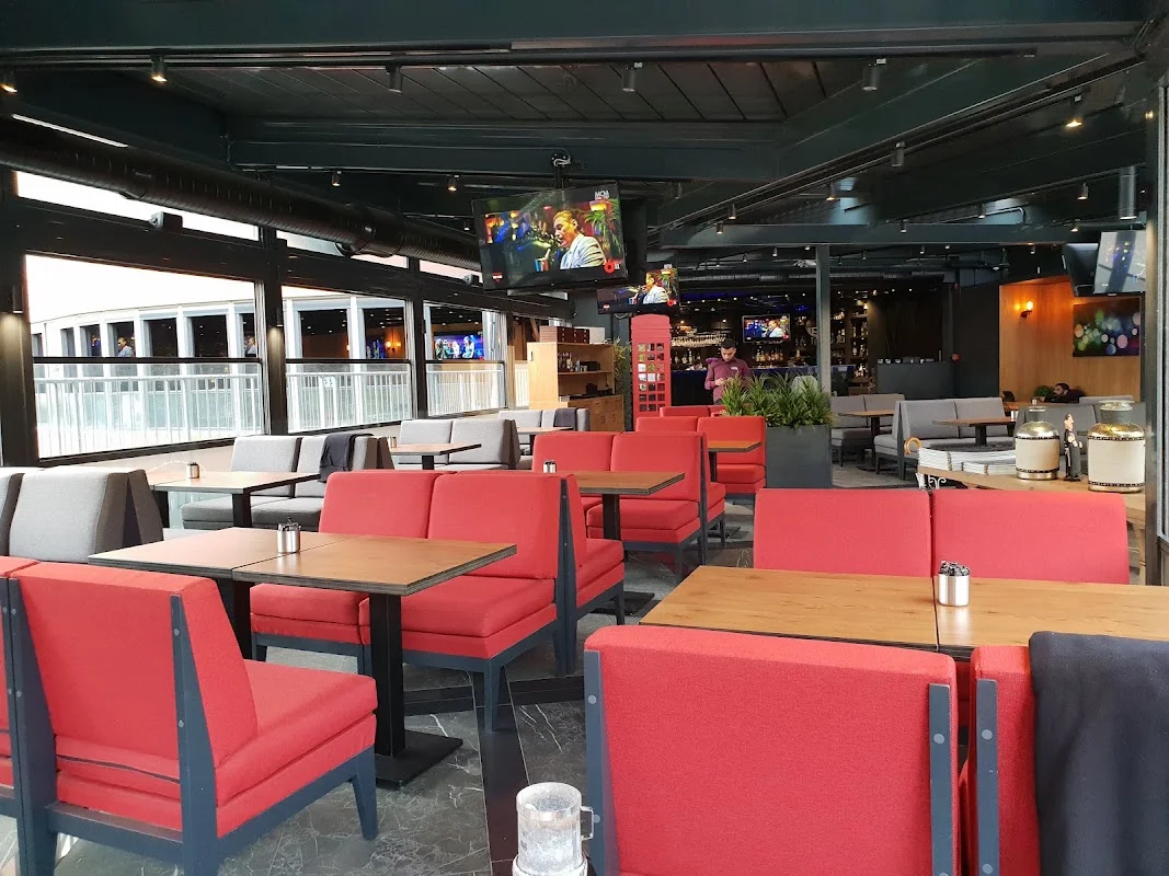 Losh Cafe & Bistro