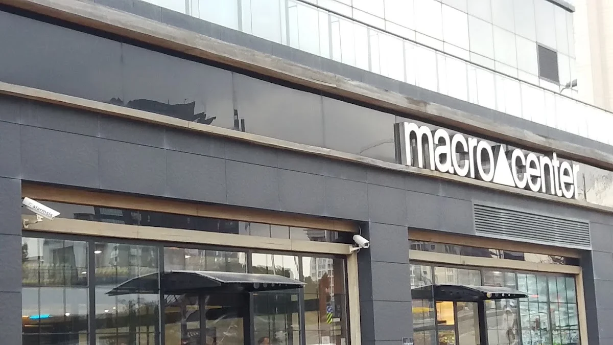 Macrocenter