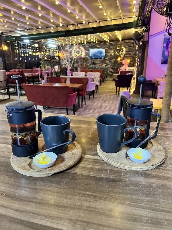 Mona Rossa Cafe -Restaurant