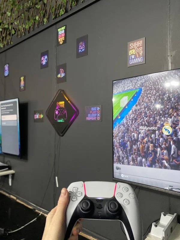 Pixel lounge cafe