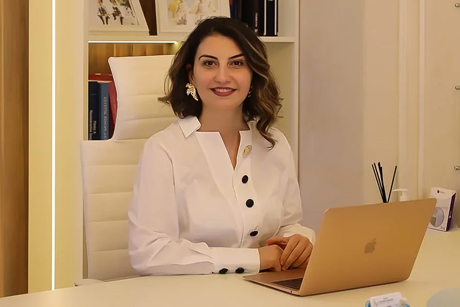 Plastik Cerrah Doç. Dr. Çiğdem Karadağ