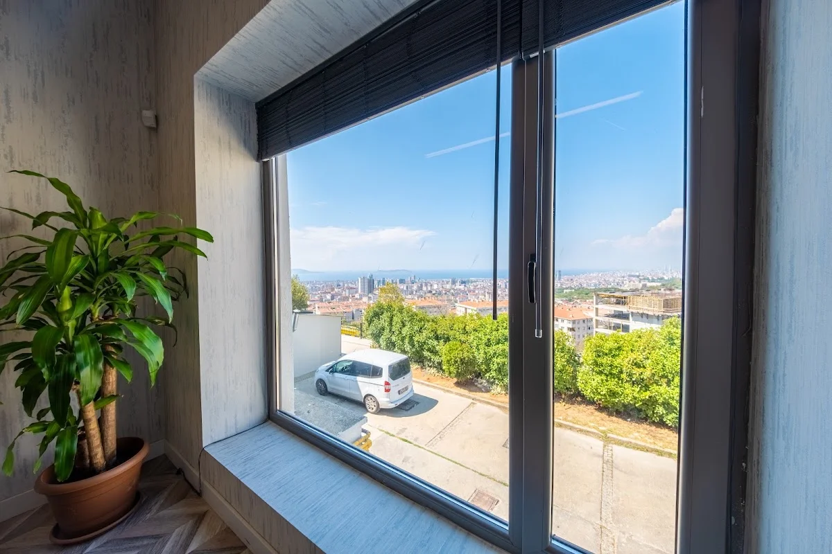 Remax WE Nish Adalar Office, Maltepe