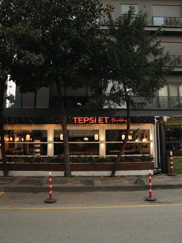 Tepsi Et Cadde