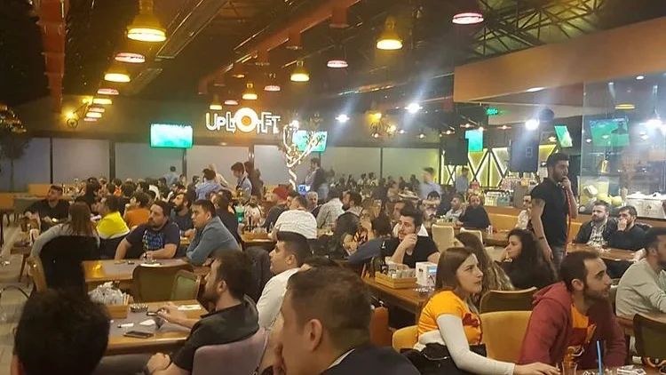 UPLOFT LOUNGE