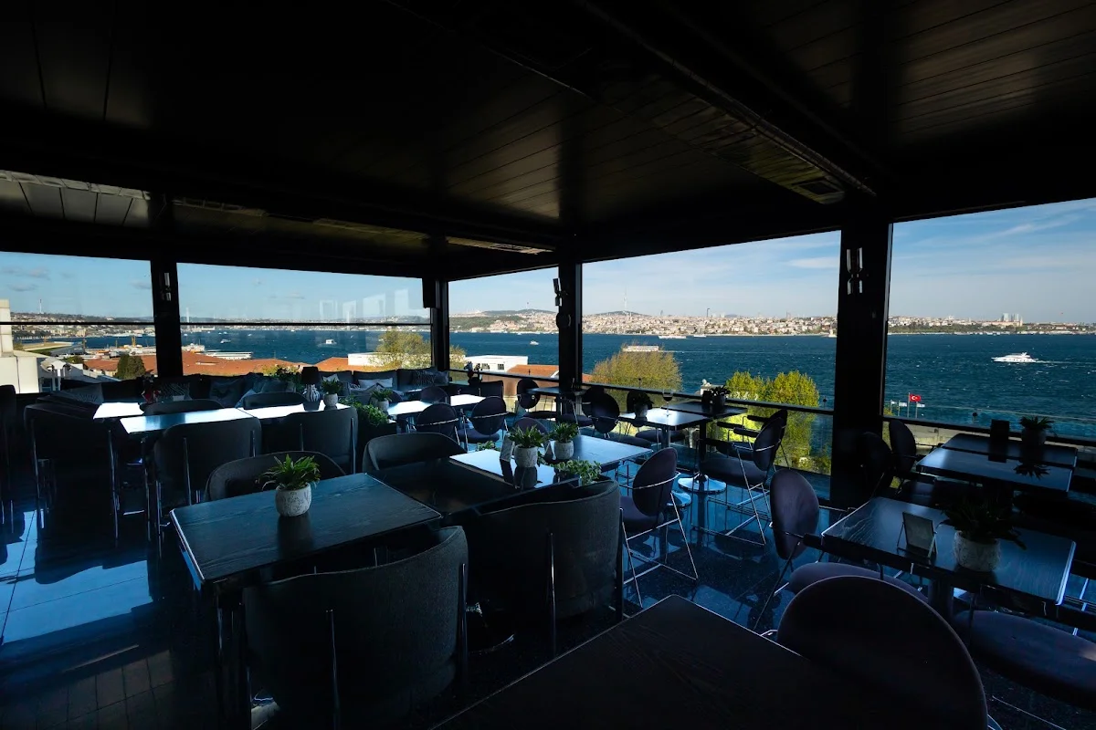 ZEBRA LOUNGE PORT