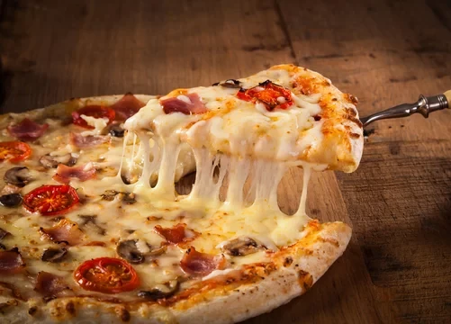 Dört Peynirli Pizza